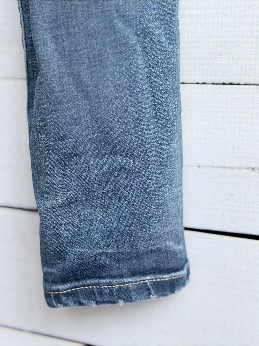 Good American Ripped Distressed Skinny Jeans - Medium Wash - Picture 10 of 12
